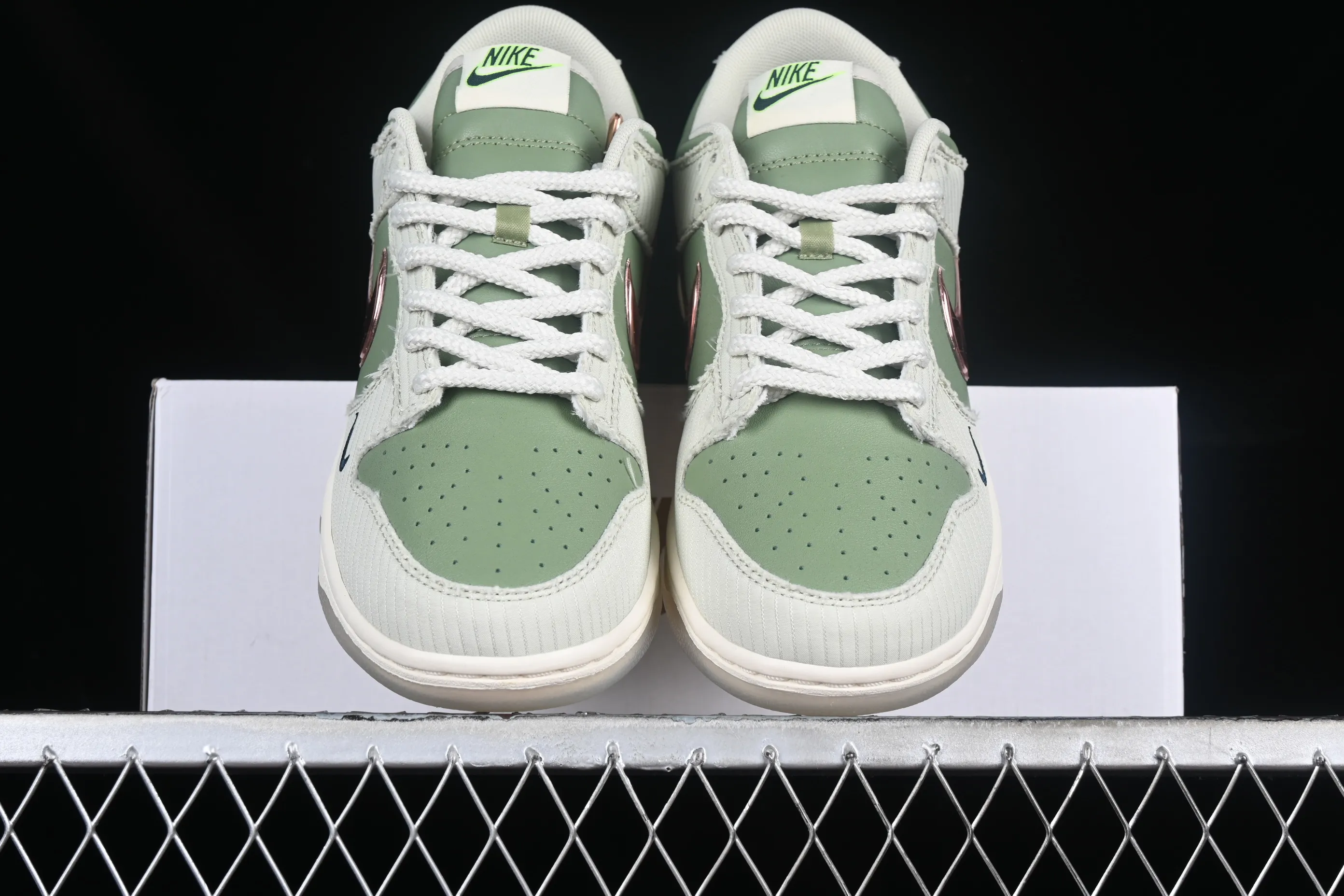 All categories Nk SB Dunk series Nk SB Dunk Low low-top sneakers Nk Dunk Low "Be 1 Of One" grass green SB low-top casual sneakers FQ0269-001